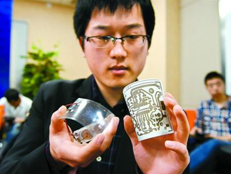 柔性线路板厂带你一起将未来电脑屏幕卷起来