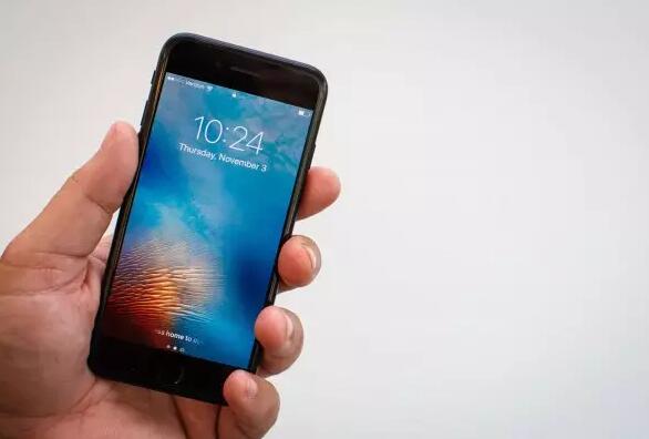软板厂资讯：跌落神坛，iPhone 8能在中国拯救苹果？