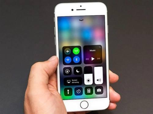 苹果ios11曝重大漏洞：一分钟就能窃取你的照片，还可植入恶意APP